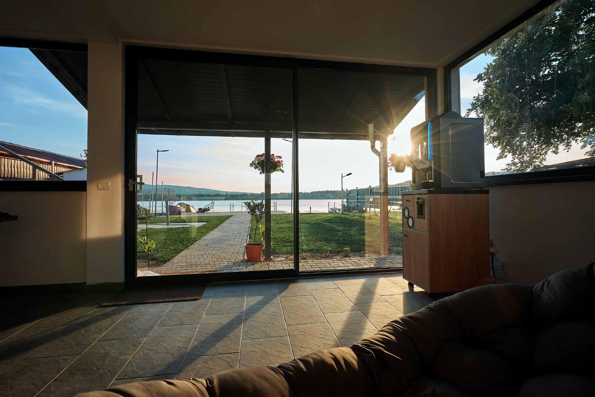 Living spațios și luminos – Casa LaMal Dunăre